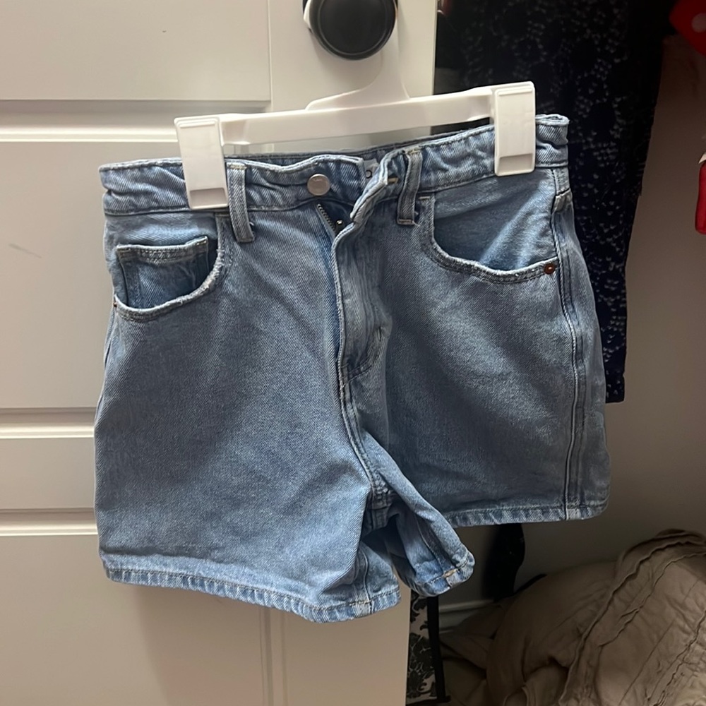 Women’s jean shorts! Too big for me! Size small